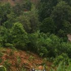  Dentro del automotor se encontraban tres personas atrapadas.  