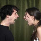  La agresión no está directamente relacionada a problemas que hayan existido en el hogar o en la infancia. 