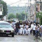  La cooperativa Nuevo Mundo estaba de luto. Vecinos acudieron para sepultar al futbolista.  