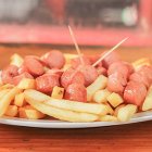  El consumo de salchipapa es toda una tradición en Quito. 