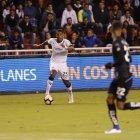  Valencia saltó a la cancha en medio de la ovación de la hinchada presente. 