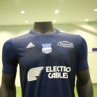  El Bombillo lucirá una nueva prenda, con motivo de los 70 años de fundación de Adidas. 