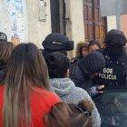  El procesado, de quien no se indicó la identidad, registra 61 detenciones anteriores por distintos delitos. 