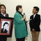  La rectora del colegio Santistevan entregó un reconocimiento al niño banquero. 