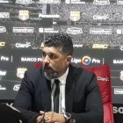  El entrenador amarillo habría presentado su renuncia tras la eliminación ante Delfín. 