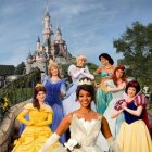  El sujeto acarició el seno de la joven por unos 4 segundos.  