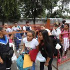  Cientos de mujeres acudieron al Centro de Movilización de Guayaquil para acuartelarse. 