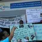  Afuera del juzgado, familiares de los procesados clamaban la inocencia de los detenidos. 