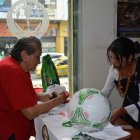  Isabel Robayo de 80 años, compró cuatro entradas para ir a apoyar al Mushuc Runa. 