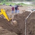  Los trabajos que realizaron durante la mañana de este jueves 31 de enero de 2019, consisten en la colocación de un tape que evitará que el agua ingrese al pueblo. 