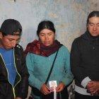  Portando una foto de Luis Quezada, familiares oran por su alma. 