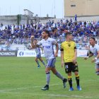  Leandro Vega festeja su gol. 
