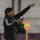  El técnico Bolívar Vera gesticula dando instrucciones a sus muchachos, que el martes ganaron en Argentina, por la Copa Libertadores. 