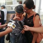  La madre de la víctima no podía contener su tristeza al enterarse de cómo había muerto su hija. 