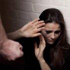  Celos, reclamos, restricciones de libertades, gritos, insultos, son algunas de las señales tempranas.  