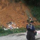  Las víctimas, según los moradores, eran dos indigentes que pernoctaban en el lugar. 