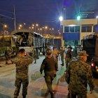  Personal militar controla los alrededores y el interior de la cárcel regional de Guayaquil. 