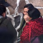  Los primeros indicios mostraron que la mujer tenía dos heridas de arma blanca. La una se alojó en su cuello, mientras que la otra, en el pecho. 