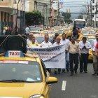  Los agremiados en el taxismo amarillo salieron a protestar en las calles de Guayaquil, Quito y otras ciudades, contra las plataformas digitales. 