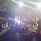  El Cuerpo de Bomberos solicitó a los moradores del sector que se mantengan alejados del lugar. 