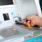  En Twitter se viralizó la historia de un joven guayaquileño que buscaba al dueño del dinero que encontró en un cajero automático.  