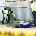  Los peritos buscaron indicios en la escena. 