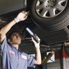  La revisión de los vehículos tiene algunas ‘mañitas’ que solo los profesionales de la mecánica saben. 