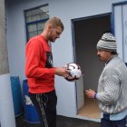  Según Julio César Escalante, adorna el cuarto de utilería con imágenes del Divino Niño para que bendiga al equipo en cada partido. 