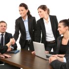  Referencial. El objetivo de las empresas es dar a los empleados las herramientas para que su productividad sea efectividad, entre esas esta el darles libertad en sus funciones. 