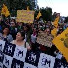  Varios colectivos femeninos se convocaron a las afueras del Ministerio de Trabajo, para pedir - entre otras cosas- relaciones laborales y salarios justos. 