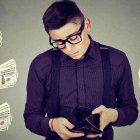  Referencial. En su vida universitaria, los estudiantes deben afrontar varias situaciones financieras.  