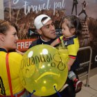  Andrés Chicaiza lloró de alegría cuando vio a su pequeña hija y su esposa que fueron a recibirlo. 