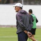  Bauza fue el entrenador de los albos cuando consiguieron el título de la Copa Libertadores en 2008 y la Recopa 2010.  