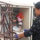  Varias personas encontraron rejas abiertas en las tumbas de sus familiares. 