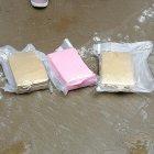  En la playa El Murciélago aparecieron algunos bloques de droga. 