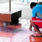  Jefferson Ramírez colocó una vela en el sitio del crimen. 