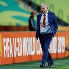  Jorge Célico, DT de la sub-20, se mostró algo molesto por no haber intervenido en decidir quién patee el penal. 