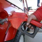  Según lo establece la ley cada gasolinera puede establecer el precio, de acuerdo a los gastos que tiene para ofrecer el servicio. 