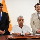  “Alentamos el diálogo nacional como el camino necesario para encontrar un cauce común para que prime el interés nacional y la paz social”, manifestó el contralor subrogante del Estado, Pablo Celi, al leer una declaración junto al mandatario.  