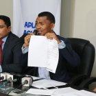  El exseleccionado asegura que se desviaron 657.000 dólares en la asociación. 