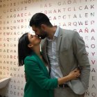  A la ceremonia acudieron los padres, hermanos y hasta la abuela del novio, a quienes Cinthya conocía en persona por primera vez. 