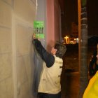  El comisario Luis Hernández acudió para colocar el sello de clausura dispuesto por Intendencia del Guayas. 