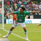  Ángel Mena celebra su anotación, la número 14 en el torneo Clausura 2019 en México. 