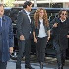  La cantante colombiana llegó a declarar en compañía de su amigo Carlos Vives 