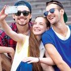  Conocer personas alrededor del mundo con las cuales entablar una amistad, es posible con las aplicaciones correctas. Las hay para intercambiar idiomas, cartas, conocimientos ‘geeks’ y hasta notas de voz. 