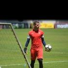  Gabbarini, arquero de LDU, tuvo una contractura el sábado 29 cuando jugaba contra Aucas en el estadio Gonzalo Pozo Ripalda.  