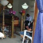  El cadáver de Sergio Borbor fue velado en el domicilio de su progenitora a donde concurrieron las personas que lo conocían para darle el último adiós. 