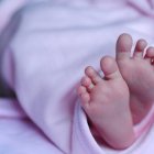  Referencial. La niña habría muerto por descuido de la mamá. 