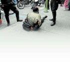  A este hombre le dieron una golpiza porque habría tocado los genitales de una pequeña. 