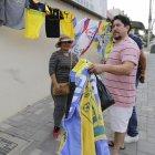  Desde temprano, en las inmediaciones del estadio, el comercio se activó. 